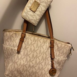 Micheal Kors matching purse and wallet